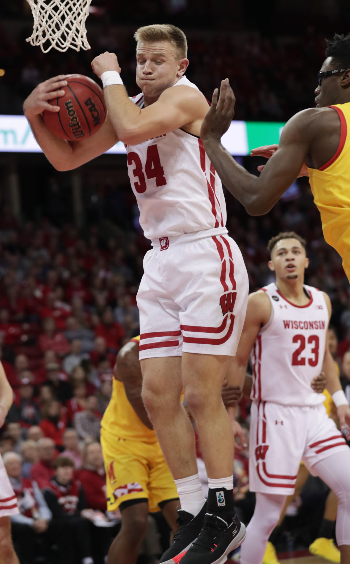 Badgers 56, Terrapins 54